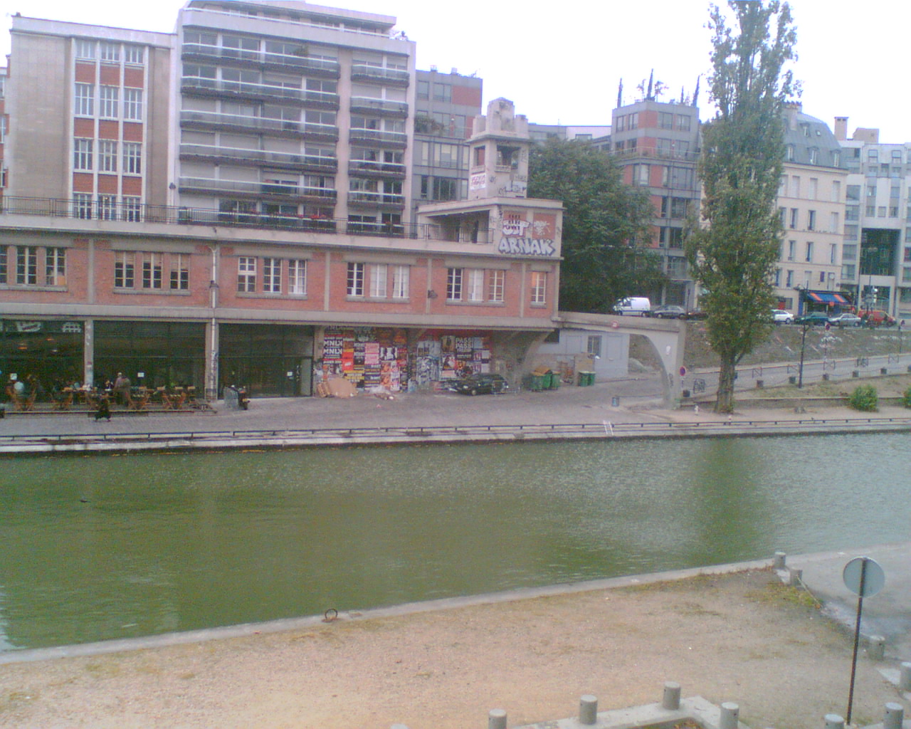 http://ddata.over-blog.com/xxxyyy/0/31/24/18/promenade-jemmapes/Photo010.jpg