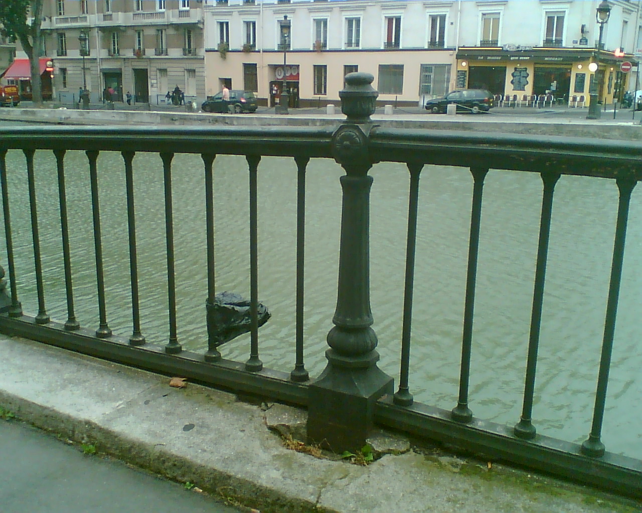 http://ddata.over-blog.com/xxxyyy/0/31/24/18/promenade-jemmapes/Photo014.jpg
