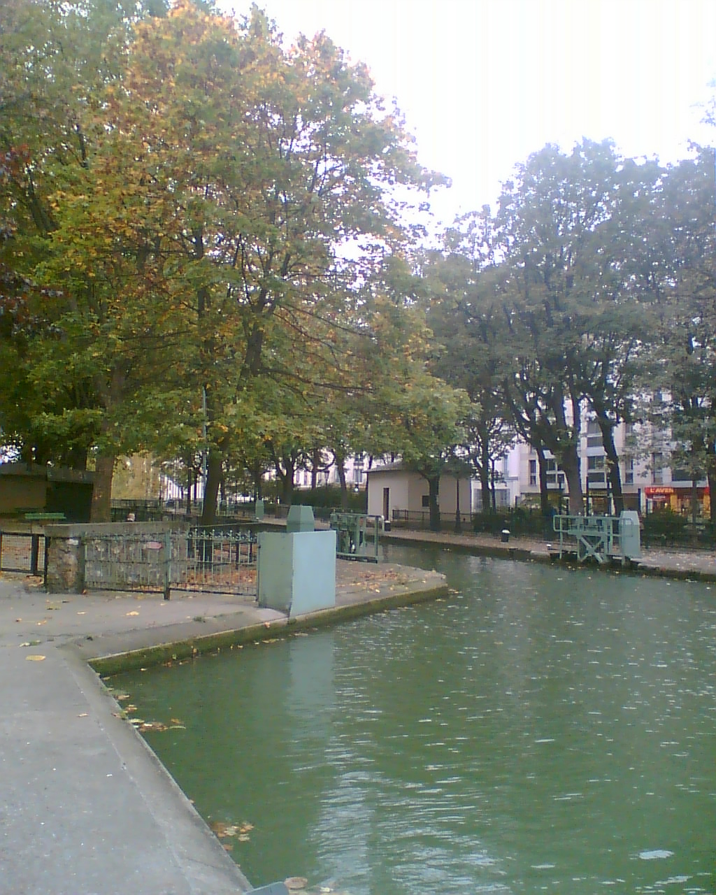 http://ddata.over-blog.com/xxxyyy/0/31/24/18/promenade-jemmapes/Photo019.jpg